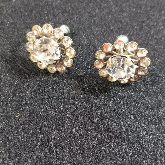Vintage Large center Rhinestone Twist backs - Picture 1 of 5